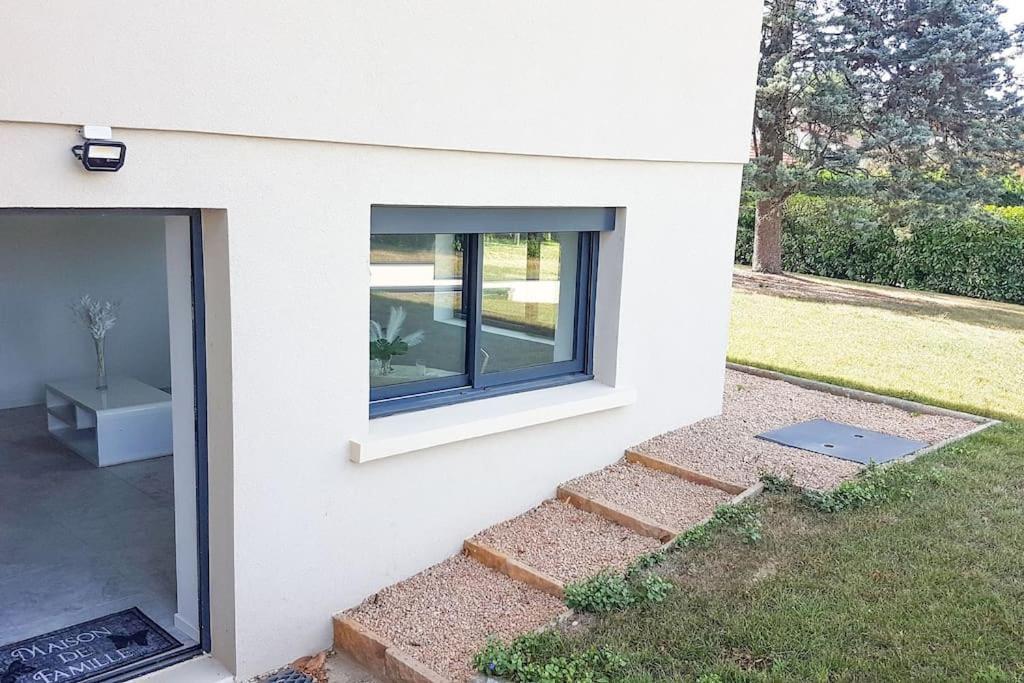 Le Petit Castel, Portes De Lyon Chazay-d'Azergues Esterno foto